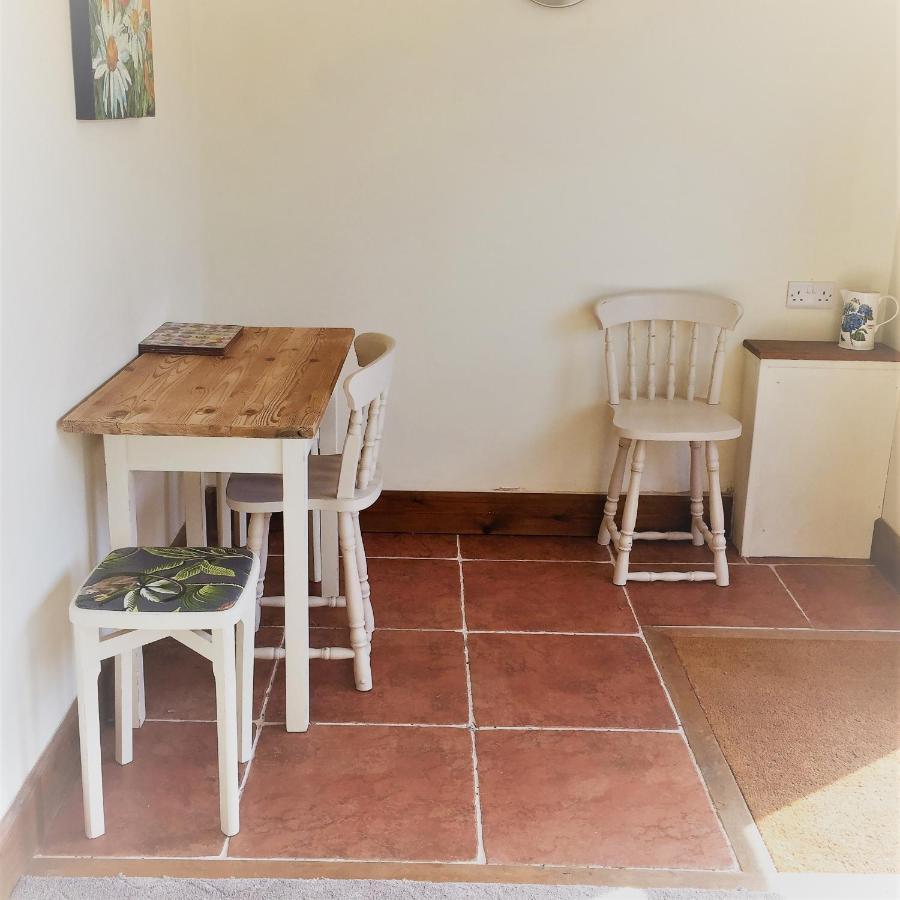טונטון Meg'S Cottage מראה חיצוני תמונה